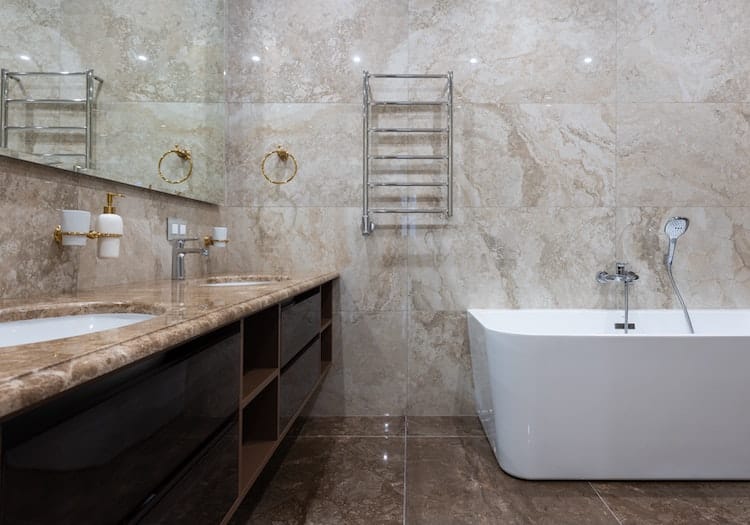 Bagno in marmo grigio