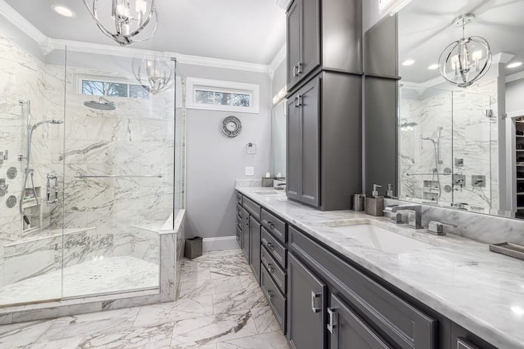 Rivestimento bagno effetto marmo